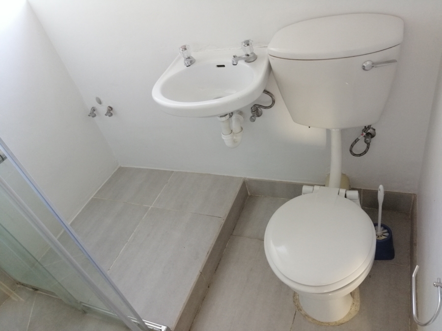 To Let 1 Bedroom Property for Rent in Oakglen Western Cape